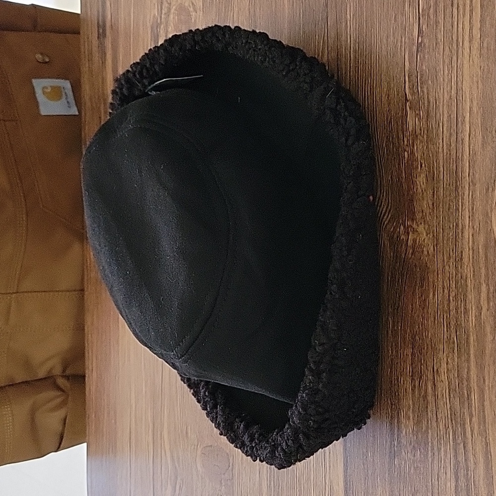 In Style faux fur trimmed hat